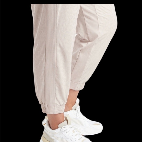 Women’s Athleta 18 Brooklyn Comfortable Joggers Pants Camo Beige Ankle Stretch - Picture 6 of 16